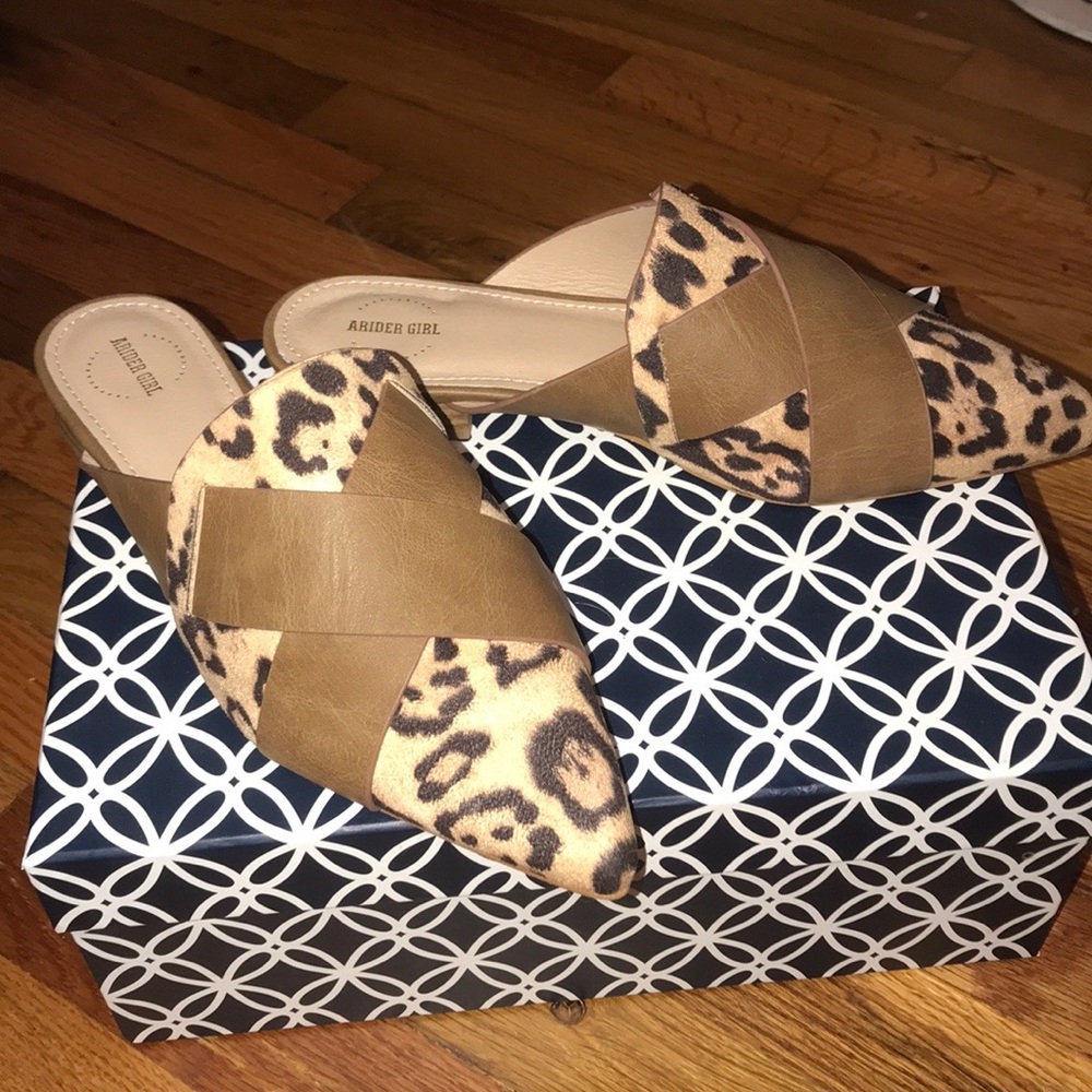 Arider Girl Cheetah and Camel Pointed Toe Mules